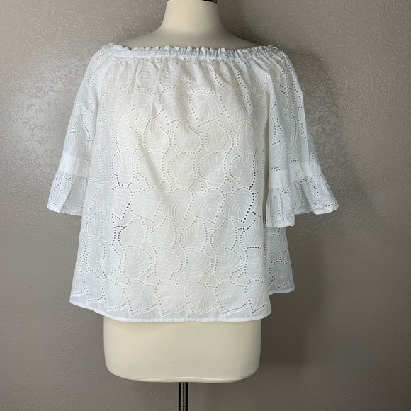 New Crown & Ivy White 3/4 Sleeve Woven Eyelet Top Bare Shoulders Size Medium - Picture 8 of 8